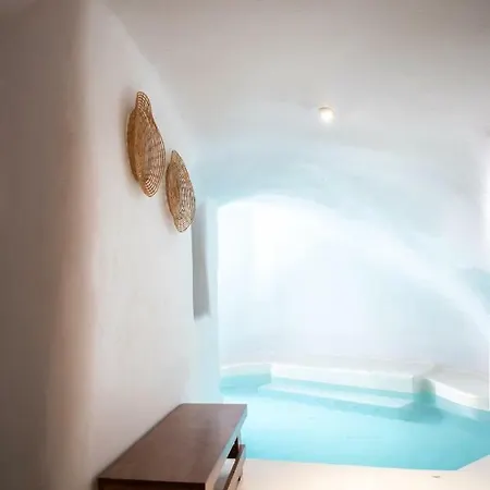 Aleria Luxury Cave Santorini Holiday home Exo Gonia