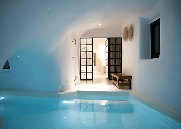 Aleria Luxury Cave Santorini *